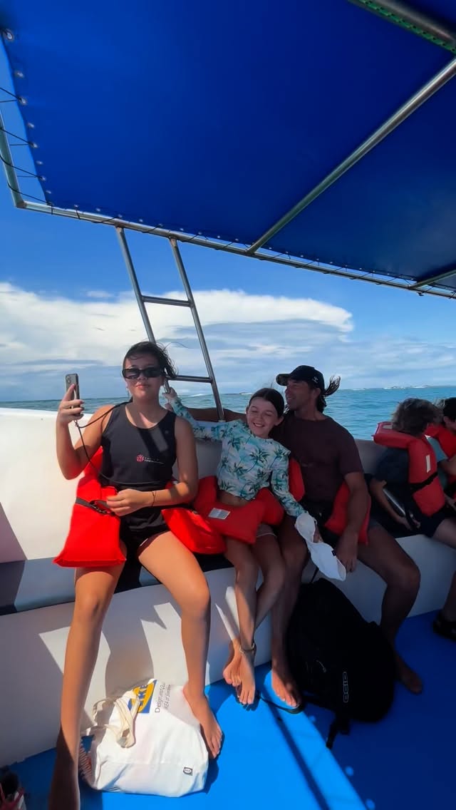 Whale whale whale, what do we SEA here? 🐋
Yesterday, we took our learning to the wild, and let the whales and sea be our educators!
Did you know humpback whales migrate between 6,000km and 10,000km for our warm Costa Rican waters?? Can’t say we blame them😉🥰
Thank you to all our awesome parents who joined in the fun!