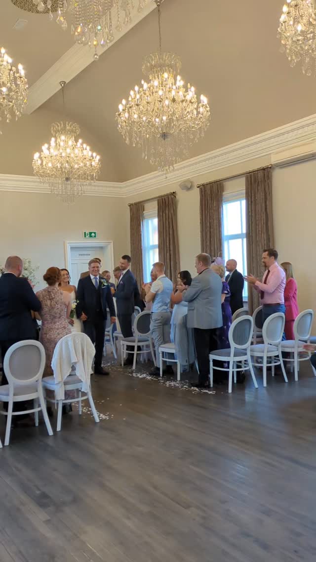 How can someone look so elegant during the aisle bride dip?! The stunning bride @nataliacarinaa (actually drop dead gorgeous) made it look so effortless and I know for a fact if my husband tried this we'd both end up on the floor.
I'm loving this aisle dip trend, more of them please ❤️
#wedding #dip #bride #aisle #couplesgoals