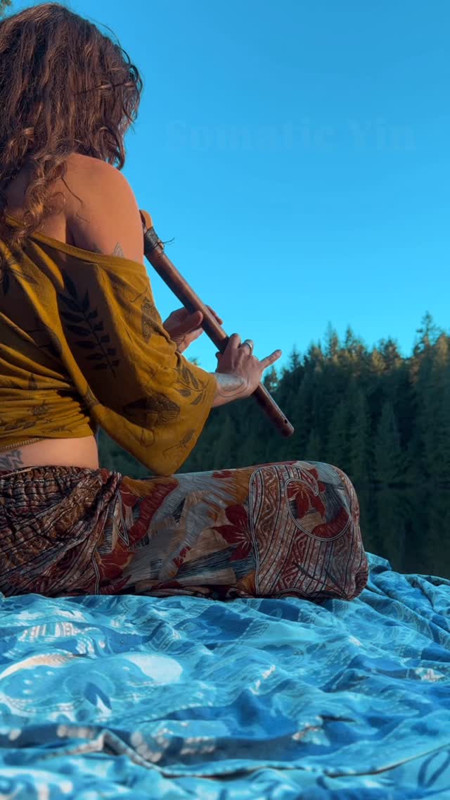 I’m hosting Somatic Yin classes twice a month and you’re invited. This space is a part of our Echo Community, ongoing gentle support for integration of ALL the things. 𝑇𝑜𝑜 𝑚𝑎𝑛𝑦 𝑡ℎ𝑖𝑛𝑔𝑠! 𝑁𝑒𝑒𝑑 𝑚𝑜𝑟𝑒 𝑖𝑛𝑡𝑒𝑔𝑟𝑎𝑡𝑖𝑜𝑛.
Somatic Yin is my fav offering, to be a vessel for such softening reminders. The teachings come through me because I am choosing to remember how to soften into my power.
I just love the way you cats melt into puddles and can roll right off to bed for the deep dream integration.
Could you use some soothing care? Join us anytime. Tomorrow’s class is to nourish us after all that eclipse chaos.
Class is 7-830 Pacific 🩵
#yinyoga #somaticyoga #somatics #yin #yogaclass #restorativeyoga #embodiedsoul #yogaretreat #innerworld #soulmatic