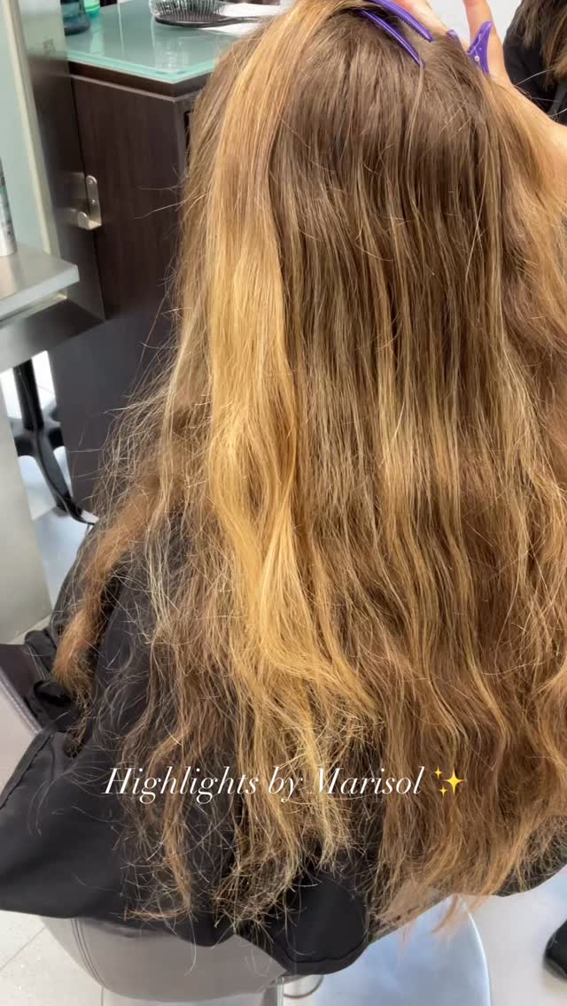 Natural sun-kissed highlights 💫✨
Marisol gave this beauty a beautiful blended and natural highlight to update her look for fall! 🍂✨
Call (973)628-7803 or click link in bio to book!
#davidezrasalonspa #waynenjsalon #waynenjmoms #njsalon #waynenjspa #njhairsalon #njhairstylist #waynenj #haircolor #behindthechair #balayage #balayagehighlight #hairstyles #hairtransformation #montclairnj #newyork #newjersey