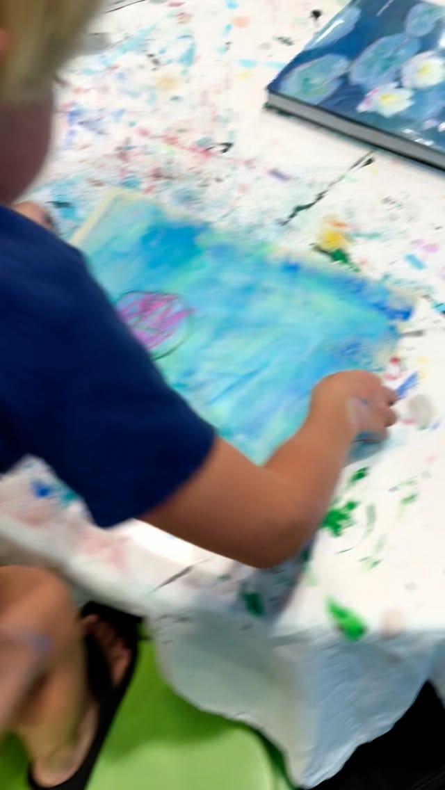 Impressionist drawings inspired by Monet! We’re focusing on how light and color can create mood rather than fine detail. The kids really embraced the freedom of loose lines with soft pastels! This is a fun project to try at home! Just look at Monet paintings, observe the color and style, and create your own!
#homeschoolfamily #homeschoolkids #homeschooling #interestbasedlearning #homeeducation #homeschoolart #kidsartinspiration #artteacher #kidsart #monet #impressionism #homeschoolarizona