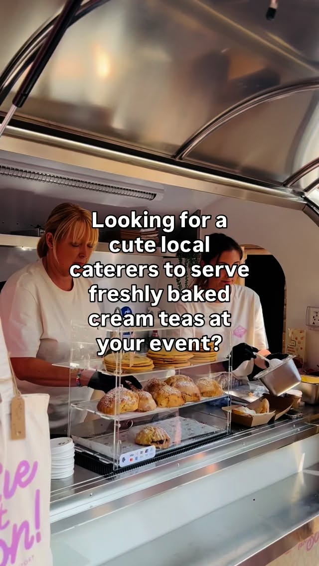 ๐ฑ Hire The Scone Factory / Ve-Bakes Dessert trailer ๐ซ
Email molly@ve-bakes.co.uk to enquire ๐ง๐ปโ๐ณ
๐ธ @hollyboothstudio