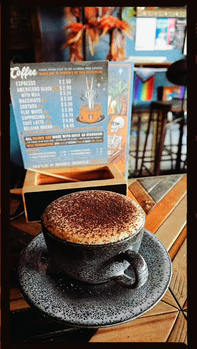 Can you feel that 🍂Autumn🍂 chill in the air this morning?!
I certainly can (& I'm loving it!)
There's nothing quite like going into a warm coffee lounge on a cold day & enjoying wrapping your hands around a cosy cloud of a cappuccino. 🥰
Try it with our NEWEST
🍁 Maple Spice SYRUP (& maybe a dusting of cinnamon on top)
OR - of course we also have the seasonal, legendary & much loved 🎃Pumpkin Spice syrup for all you "basic witches" 😉