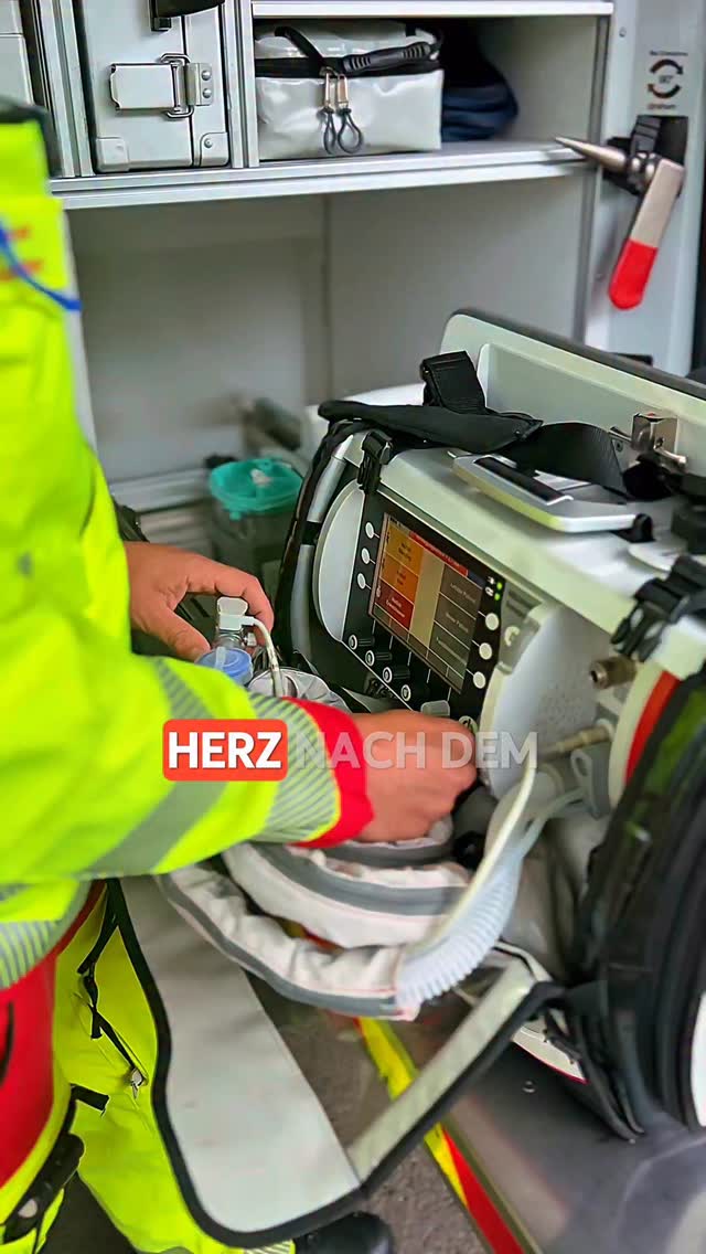 Mehr Resilienz im Rettungsdienst – Pausen retten auch dich 🚑🧠
Im Einsatz denken wir an alles – nur selten an uns selbst.
Doch: Wer keine Pausen macht, verliert auf Dauer seine Stärke.
👉 Resilienz heißt auch:
🕒 Pausen bewusst nehmen
🛡️ Grenzen setzen
🤝 Miteinander statt Durchbrennen
„Resilienz bedeutet nicht, immer stark zu sein –
sondern zu wissen, wann man sich schützt.“
📘 Bücher & Leitfäden
📍 Coaching & Supervision
🏥 Fortbildungen – direkt bei dir an der Wache
👇 Kommentiere:
Wie schützt DU deine Resilienz im Alltag?
🔁 Folge @rayani.rescue – für mehr Haltung. Mehr Austausch. Mehr Entwicklung.
#rettungsdienst #112 #rayanirescue #tatütatadasmindsetistda