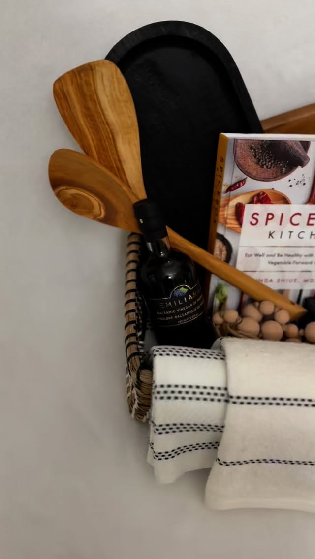 From the first cut of bread on a new cutting board to the first candle lit in a new space… ✨
The Heartfelt Homestead basket is designed to make every moment in a new home feel warm and welcoming. 🏡💛