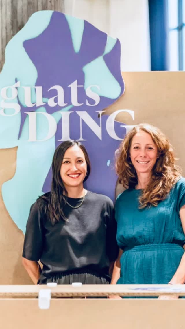 Liebe Besucher:innen
Dank Euch war die erste Guats DING ein voller Erfolg!
Wir danken Euch von ganzem Herzen für die schönen Momente und inspirierenden Begegnungen, für die grosse Wertschätzung und das Interesse nachhaltigen Designs und deren Macher💜
Meldet euch auf www.guats-ding.ch für den Newsletter an und bleibt auf dem Laufenden.
Freudig und zutiefst dankbar,
Anita & Sonam