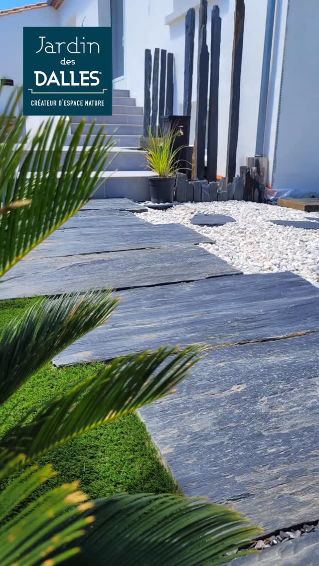 Retour en images sur un chantier réalisé sur l'île de ré l'année dernière ✨
- Cheminement schiste
- Piquets schiste
- Gazon synthétique
- Paillage minéral
- Plantation
- Dalle béton alvéolée
- Jardinières en acier corten
📍 Rivedoux
✉️ Contactez-nous !
✅ Devis gratuit !
#création #larochelle #plante #paysagiste #jardin #amenagementexterieur #parking