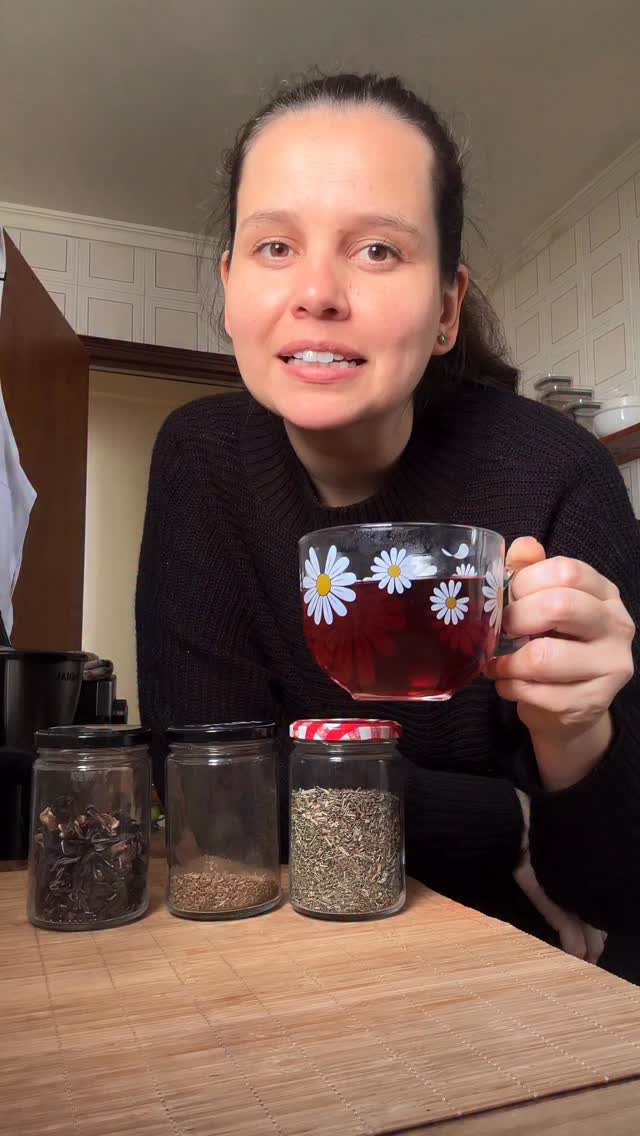 Mais informações 👇🏼
Essa combinação ajuda a diminuir o inchaço porque:
🌺 Hibisco → é diurético natural, auxilia na retenção de líquidos
🌿 Erva-doce → melhora a digestão e reduz gases
🍃 Hortelã → refrescante, ajuda na digestão e no alívio do estufamento
👉 Resultado: sensação de leveza e menos retenção!
Link da chaleira nos stories.
⚠️ Importante: gestantes, lactantes e pessoas com condições de saúde devem procurar orientação médica ou nutricional antes do consumo de chás funcionais.
#desinchar #emagrecercomsaude #emagrecimentosaudavel #chaparadesinchar
#chás