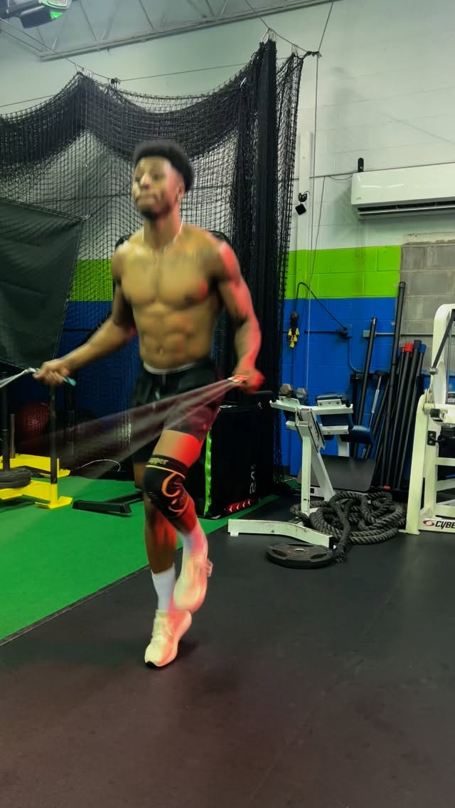 Working Some back and core combinations⚡️
For 1on1 Personal Training or Consultation information! DM or call/txt the number on my profile!
For Virtual Training, Custom Workout Plans and Meal Plans vistit⤵️
https://www.jdbperformancetraining.net
Gym @behealthconscious
#fitness #training #personaltrainer #personaltraining #gym #deadlift #mobility #athletictraining #coreworkout #corestabilitytraining #kettlebells #Kettlebellworkout #Balance #legworkout #football #basketball #wrestling #muaythai #mma #boxing #abs #toning #weighloss #atlfitness
#explore #explorepage✨ #explorer #explorar #explorepage #exploremore