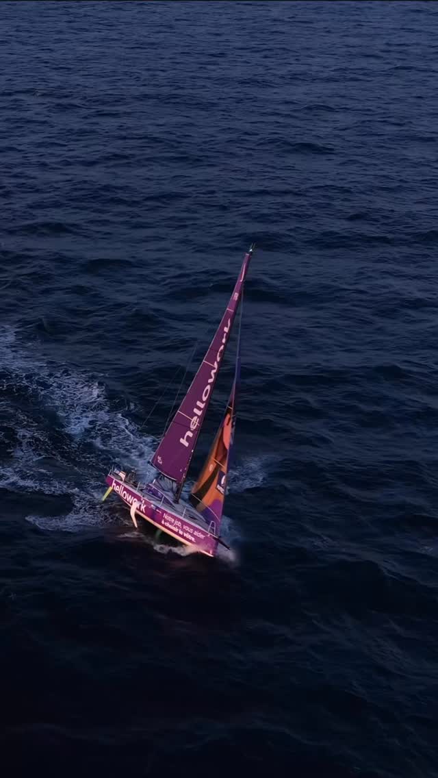 🌅 Profiter aussi de ces instants magiques…💛💜🧡
🥲 Déjà le dernier lever de soleil en mer sur #LaSolitaire du Figaro Paprec !
🎥 Nefsea
#LaSolitaire #Sailing #Sail #Sea #Ocean #Boat #Voile #Sunrise