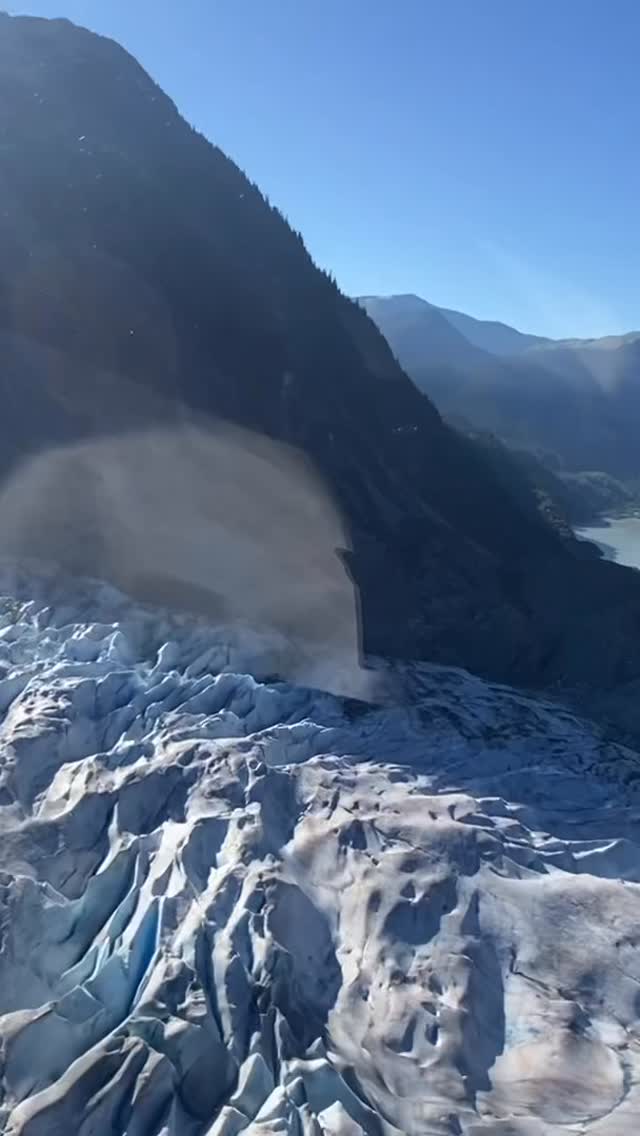 Landing #beauty#beautiful#lifestyle#relax#luxurylifestyle#nature#water#helicopter#vacation#photo#beauty#photographer#snow#forest#glacier#nature#wild#island#helicopterview#snow#shores#mountains#wild#wilderness#paradise#mandenhallglacier#alaska