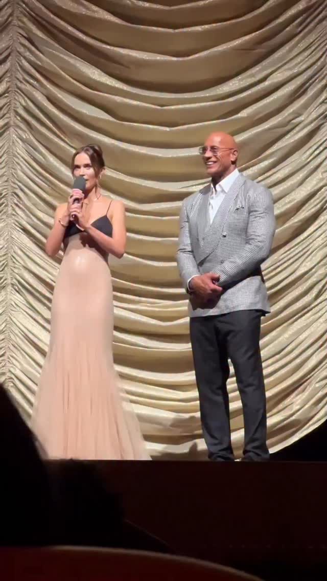 You know you did it when even @therock celebrates your spinning elbow 🦾
#therock #knockout #mma #fighter #spinningelbow #iron