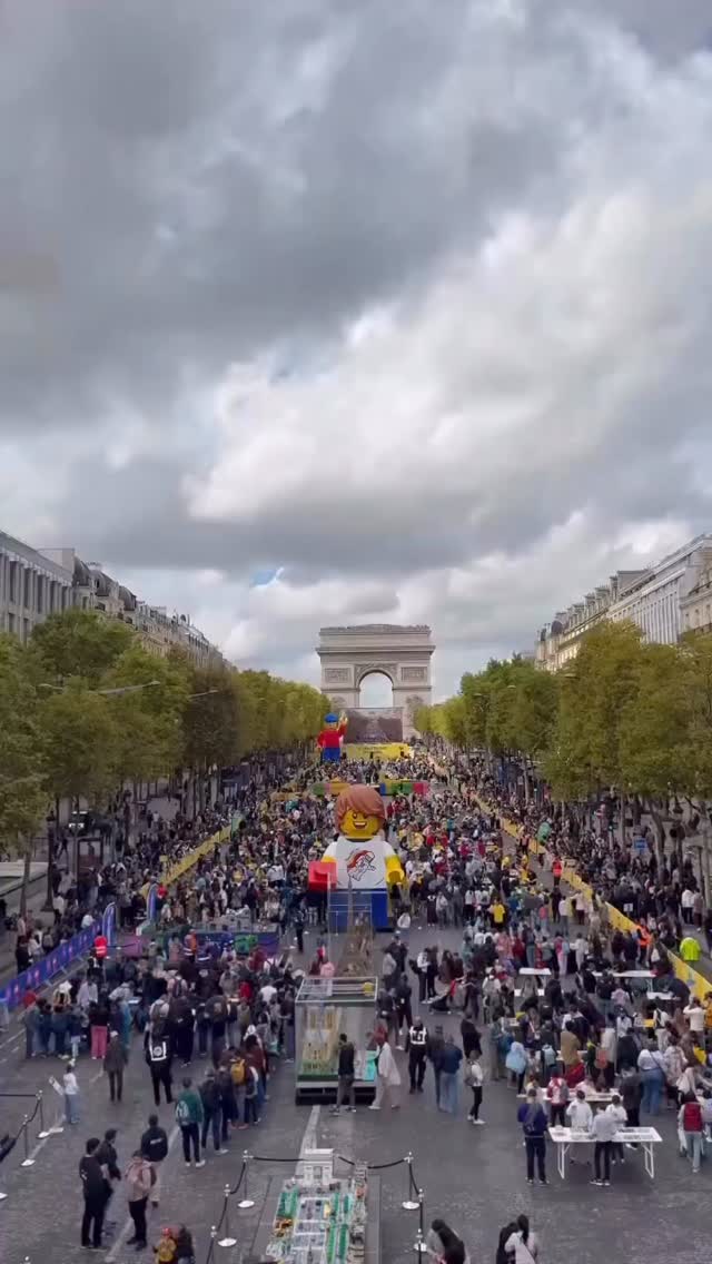 We love this ! @parisjetaime 🇬🇧 Everything in LEGO, YES even the @toureiffelofficielle! 🗼
This weekend, the Champs-Élysées were stormed by 2 million bricks for the Grand Tournament.🧱🎉
A 100% creative vibe…Did you join in? 👀
🇫🇷 Tout en LEGO, OUI même la @toureiffelofficielle ! 🗼
Ce week-end, les Champs-Élysées ont été pris d’assaut par 2 millions de briques pour le Grand Tournoi. Une ambiance 100% créative…🧱🎉
Et vous, vous avez joué ? 👀
#toutenlego #parisjetaime #arcdetriomphe #parisinlego #eiffeltower