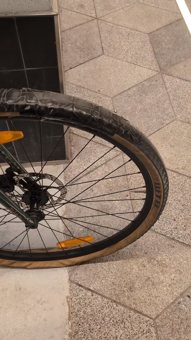 We love seeing one of Kona customers back for a tune up and some new treads! Certainly needs it! 😲