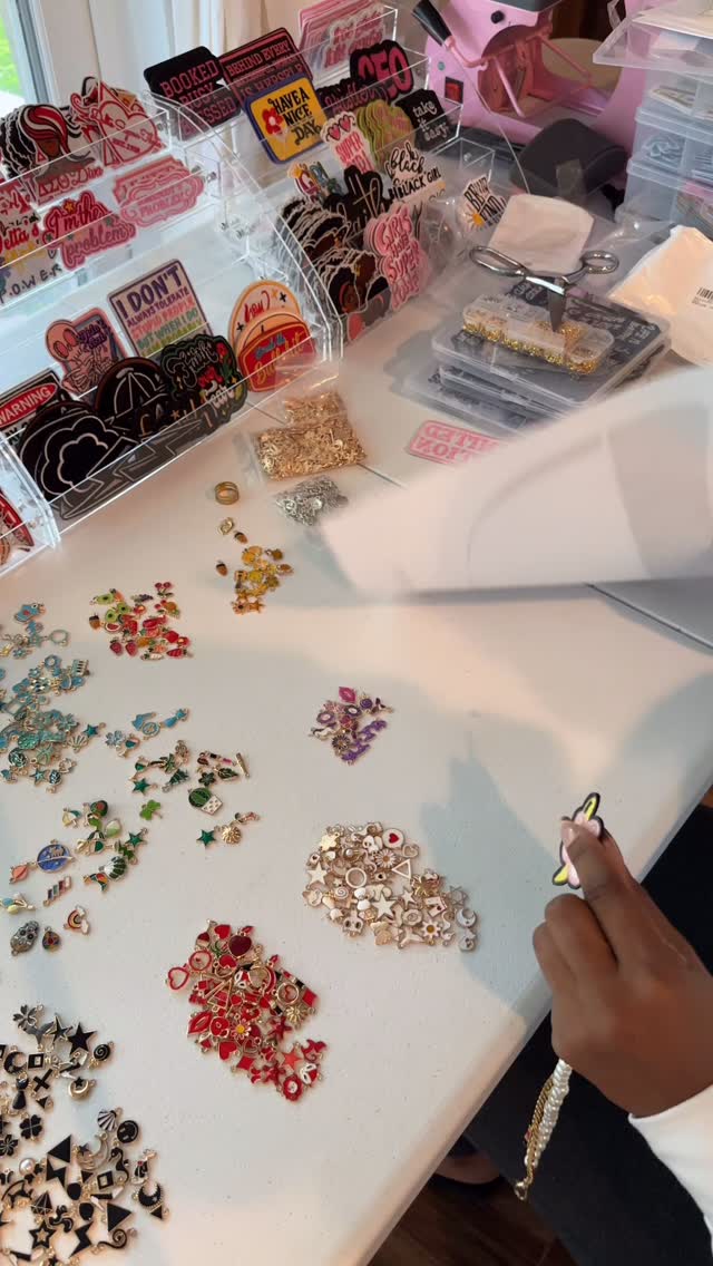 ✨ Snap, press, and make memories! ✨
Book our mobile hat cart for your next event and give your guests a one-of-a-kind experience they’ll never forget. Perfect for parties, schools, corporate events, and more. 🎉 🧢
📲 Reserve today and let us bring the hats + heat press magic to you!
#SnapAndPress #EventIdeas #MobileHatCart #PartyRental