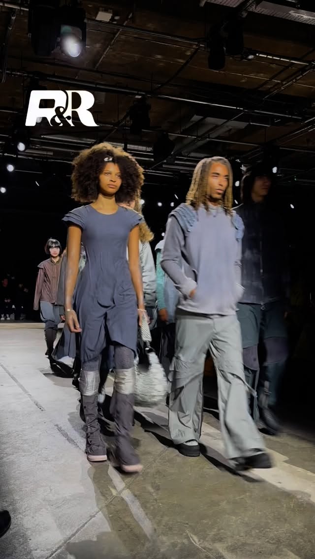 CHARLIE CONSTANTINOU SS26 FINALE.
“Season 5 represents Constantinou’s most materially expansive collection to date structured, process-led, and grounded in the interplay of colour, fabric and history. It is less about spectacle than construction, reflecting Constantinou’s ongoing commitment to building garments that endure, adapt and transform.”
Many thanks to @thelearnerplatform @bricks_magazine for helping R&R attend.