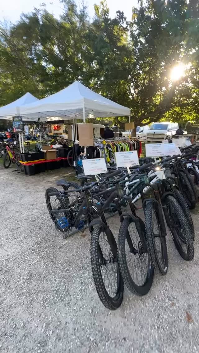 Dernier jour de la Bourse au Vélo de Cadenet ! 🚨 Profitez de nos bons plans avec jusqu’à -50% sur une large sélection 🙌🏼
👉 Nos vélos d’occasion restent disponibles ensuite sur notre site internet
👉 Et retrouvez l’ensemble de nos équipements vélo à -50% dans nos magasins à @serrechevalier
Ne manquez pas l’occasion de faire de belles affaires !
🌐 www.sport-rent.com
📍 Boutiques Sportrent – Serre Chevalier
#Sportrent #BourseVélo #OccasionVTT #SerreChevalier #BonPlan