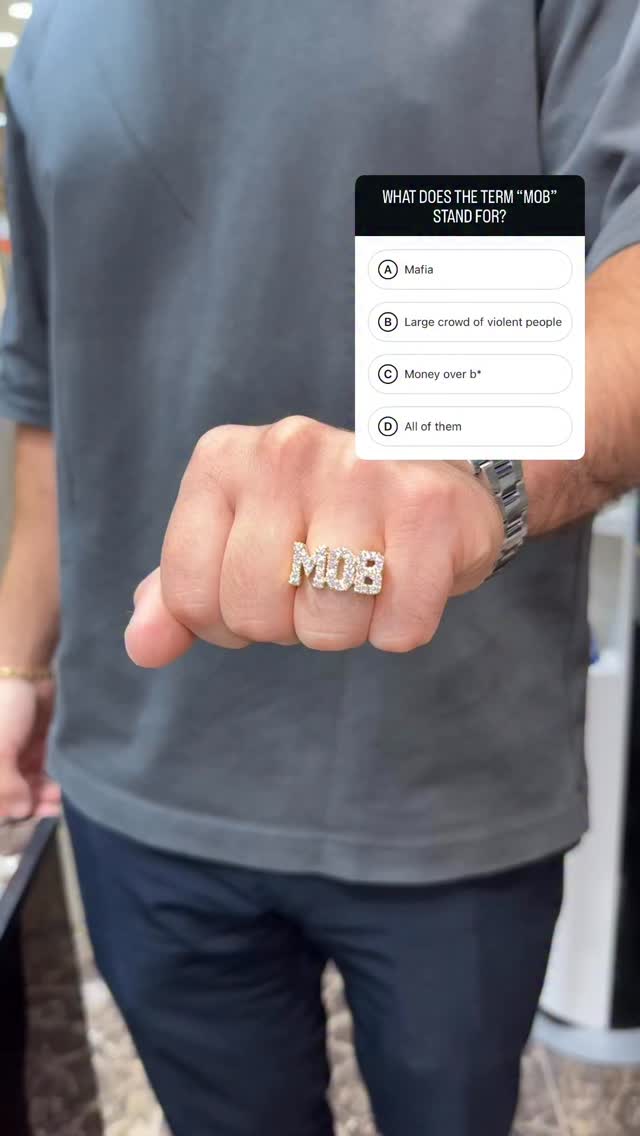 The upgraded MOB ring is available for purchase in store 🏬
#menring #herenring #diamantring #antwerpen #solitaireantwerp