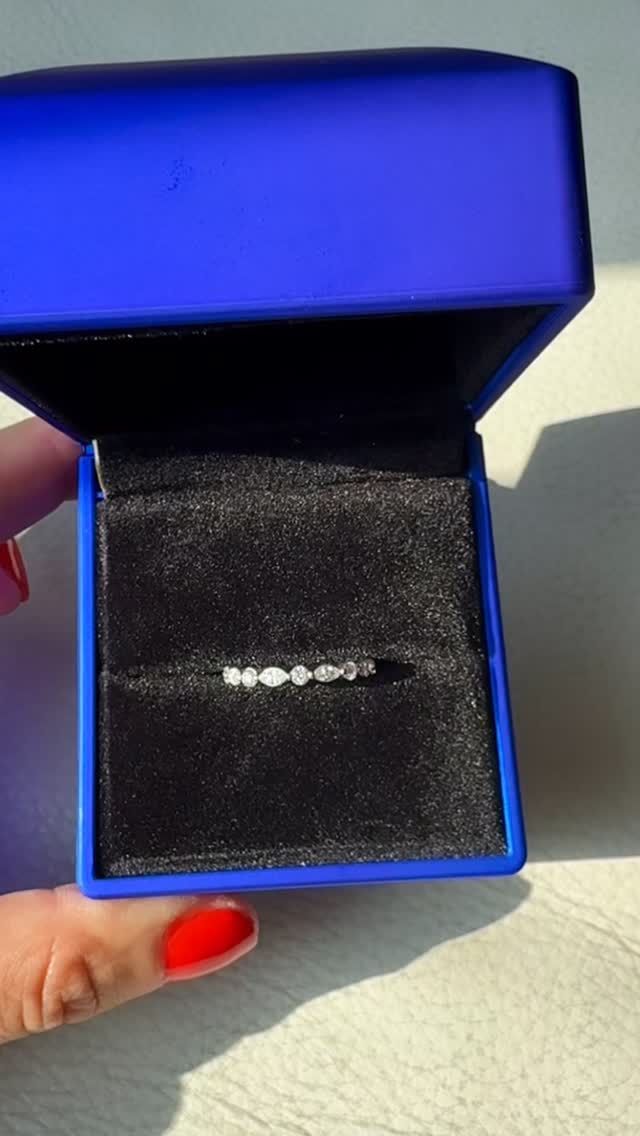 Delicate precision. ✨ Our round & marquise diamond band is perfectly measured and set to create a seamless, unstoppable row of brilliance. Quality in every detail!