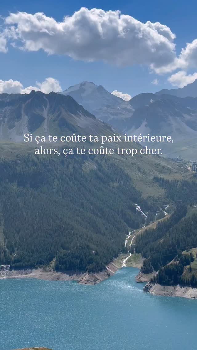 Ta paix intérieure est précieuse.
Rien ni personne ne mérite que tu la sacrifies.
Apprends à dire non, à poser tes limites, et à choisir ce qui nourrit ton cœur plutôt que ce qui l’épuise ❤️
Et tu seras surpris.e de voir que ton environnement se mettra à changer dès lors que tu auras décidé de ne plus te laisser embarquer dans des tempêtes qui ne sont pas les tiennes 🌊
#dévperso #devperso #psycho