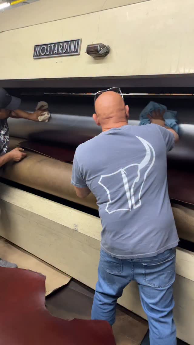 Latiflex on the mostardini. This is a heavyweight belt leather loaded with pull-up. #leather #madeinamerica