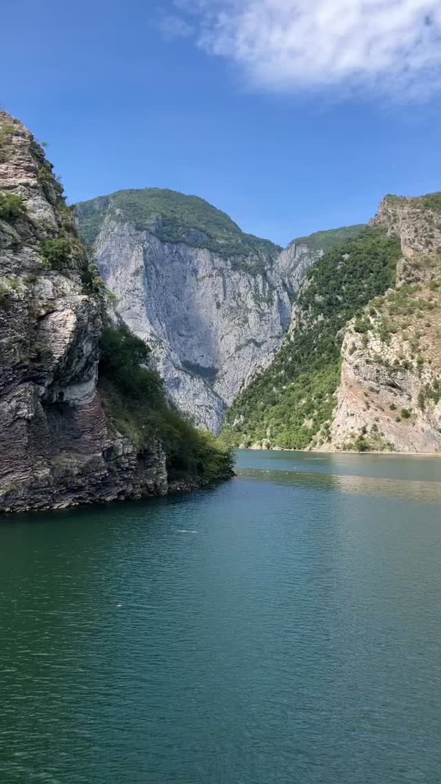 Don’t know what’s more astonishing - the nature or the garbage 🫠