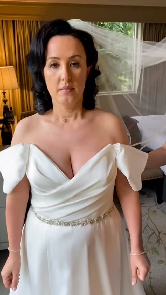 ✨Jennifer✨ we had a very relaxed morning in @druidsglenresort on Saturday with her lovely family with @michelleoharehair. Jennifer was great craic and even organised a spoof first look for her husband to be and his best friend! She looked amazing 😍
#bridalmakeupartist #bridalmakeup #wicklowmakeupartist #braymakeupartist #dublinmakeupartist #leinstermakeupartist #bridetobe #bridalinspiration #bridalinspo #leinstermakeupartist #makeupartist #irishmakeupartist #irishbrides #irishbridalmakeupartist #weddingday #gettingmarried #weddinginspiration #motherofthebride #wicklow #elopement #louisekeanemakeup