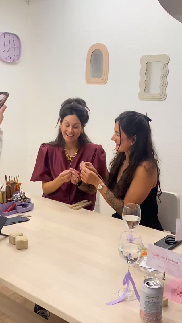 Join our Silver clay workshop, it’s so magical! 😍 Use colorful cubic zirkonia’s and create a pendant or ring together. 🌈#amsterdamcitycentre #thingstodoamsterdam #workshop #jewelry #overtoom