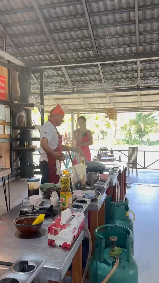 🔥 Feel the heat, cook with passion! Our chef will show you how 🌟🍜
#chiangmai #cooking #thai #lerning #thaicookingcourse #activities #thaicusine #thaifood #thailand