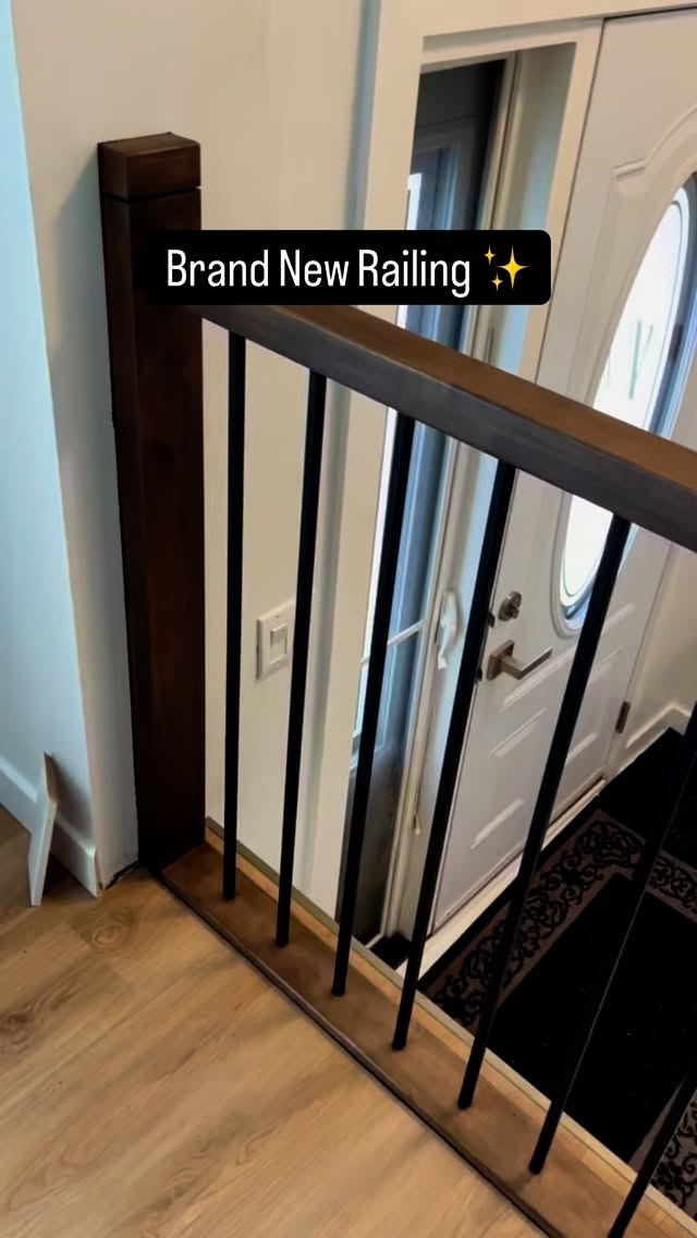 Fresh maple + black spindle design 🔥 A finishing touch to this renovation.
Would this railing style fit your home?
#GWrailings #Regina #HomeRenovation #InteriorDesign