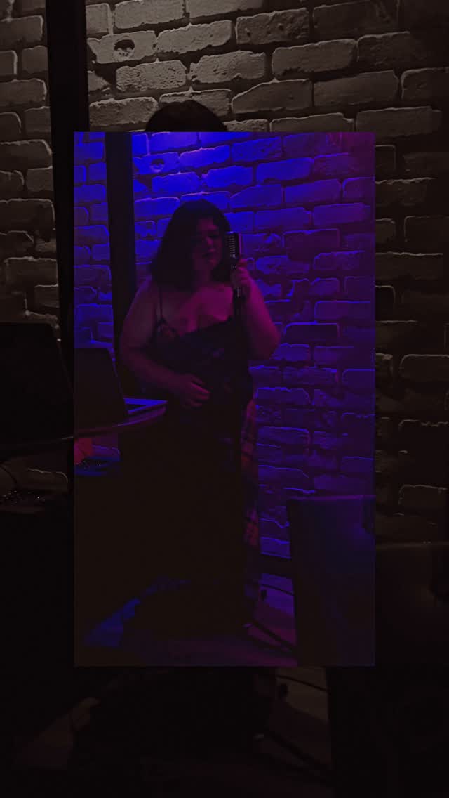 When you slip through a phone box and instead of finding Narnia, you find me turning Wonderwall into a jazz ballad 🎙✨
Britpop with a side of swing, served speakeasy-style at Ex-Directory 🍸
@ex_directory
#JazzWithGiorgia #Wonderwall #JazzyTwist #LiveJazz #HiddenBarMagic #ExDirectory #postmodernjukebox #livemusic