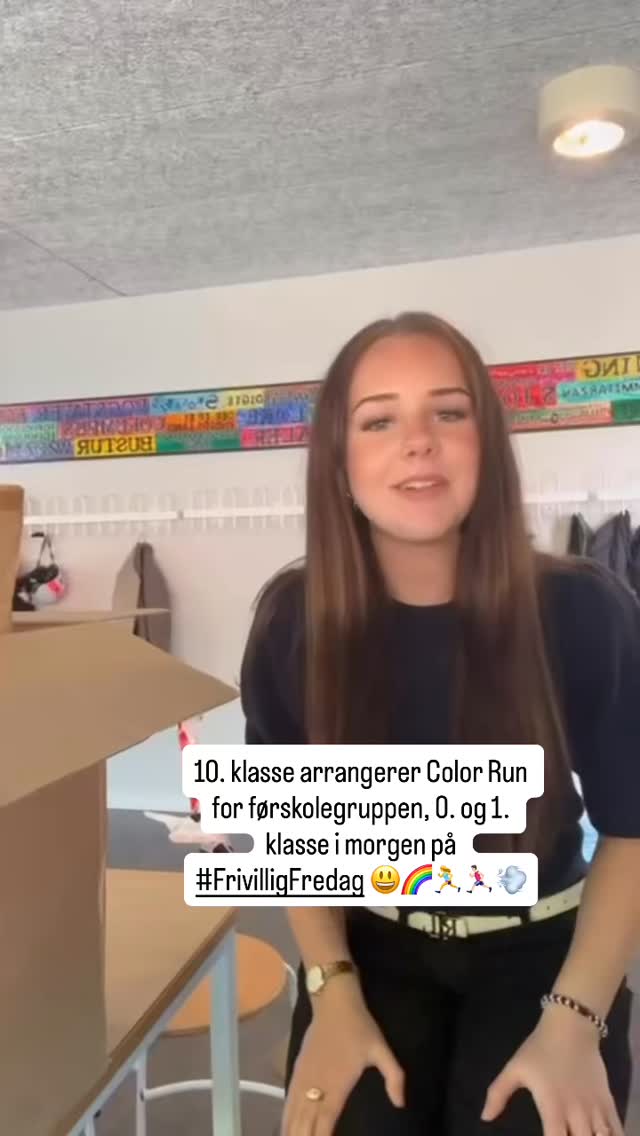 DER BLIVER KNALD PÅ FARVERNE og fart i fødderne, når førskolegruppen, 0. og 1. klasse skal løbe Color Run i morgen 😃🎨🌈🏃🏃♀️🏃🏻♂️💨
10. klasse arrangerer løbet for de yngste elever som en del af #FrivilligFredag - som er den årlige, nationale fejring af frivilligheden, hvor vi hylder alle de lokale frivillige landet over, som hver eneste dag gør en forskel for deres sag, deres medmennesker eller deres lokalområde 🙌❤️
De yngste elever får en fest - og de ældste elever gør en forskel, mens de har det sjovt. Ren win win!
Mens førskolegruppen løber rundt og vælter sig i glade farver, hjælper vores 8. klasses-elever (også frivilligt) med praktiske ting i børnehaven.
Det hele går op i en højere enhed - og vi elsker at være blevet en del af #Frivillighedsalliancen, som @friskolerne og @efterskolerne står bag 🙌😃🥰❤️
@frivilligfredag #FrivilligFredag #Frivillighedsalliancen #FrivilligtArbejde #10klasse #8klasse #1klasse #0klasse #Førskolegruppen #Fællesskab #Friskole #HerningFriskole #EtGodtStedAtLæreVæreOgVokse