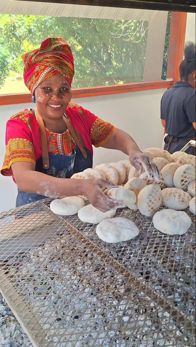Happy Heritage Day!
Vandaag is Heritage Day, ook wel Braai Day genoemd, in Zuid-Afrika. Een publieke vakantiedag dus een vrije dag.
We vieren symbolen, gebruiken en alle culturen van Zuid-Afrika.
Wij genieten van traditioneel roosterkoek (broodje van de braai) bij @koelenhofwinecellar. De speeltuin hier is een absolute tip met kinderen van 1 tot 10 jaar oud.
#ZuidAfrika #heritageday #braaidag #braaiday #24september #publicholiday #stellenbosch #travelwithkids #reizenmetkinderen