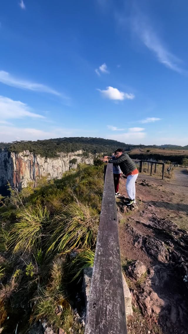 Fim de tarde “primaveril” no Cânion Itaimbezinho no Parque Nacional de Aparados da Serra. Aproveite as férias de final de ano e venha conhecer os maiores Canions do Brasil.
+ informações pelo WhatsApp 048 991407389
Roteiros com saídas programas e personalizadas.
#canyonsdosul #ecoturismo #santacatarina #turismonosul #mtur #aparadosdaserra #travel #embratur #euamosc #roteiros #pacotes #viagem #turismo