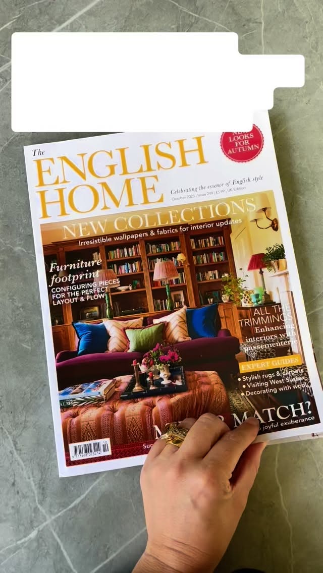 It was such a treat to open @englishhomemag this month and spot our new wallpaper collaboration with @haines_collection ā Wexley Stripe ā featured alongside the other fabulous new pieces in the collection. Weāre absolutely thrilled to be in such great company and canāt wait for you to see the collection up close at @decorex_international next month!
#decorex #haines #clovellycloth #wallpaper