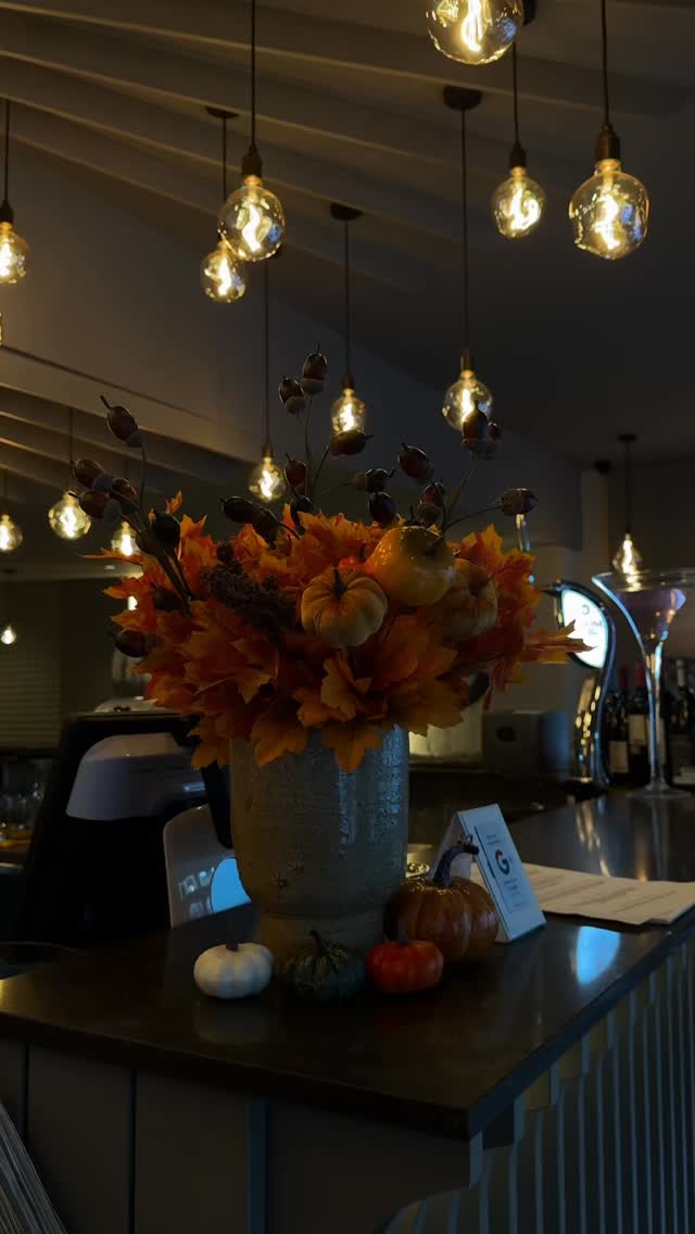 🍷 Cozy Evening Feel
“As the leaves turn, so does our menu 🍂✨ At Salt, autumn means bold flavors, rich textures, and dishes made to warm your soul. Join us in Maldon for a taste of the season.🍁🍂🍁
#Maoldon#essex#pizzqlover#redwine#maldonevents#restaurant#food