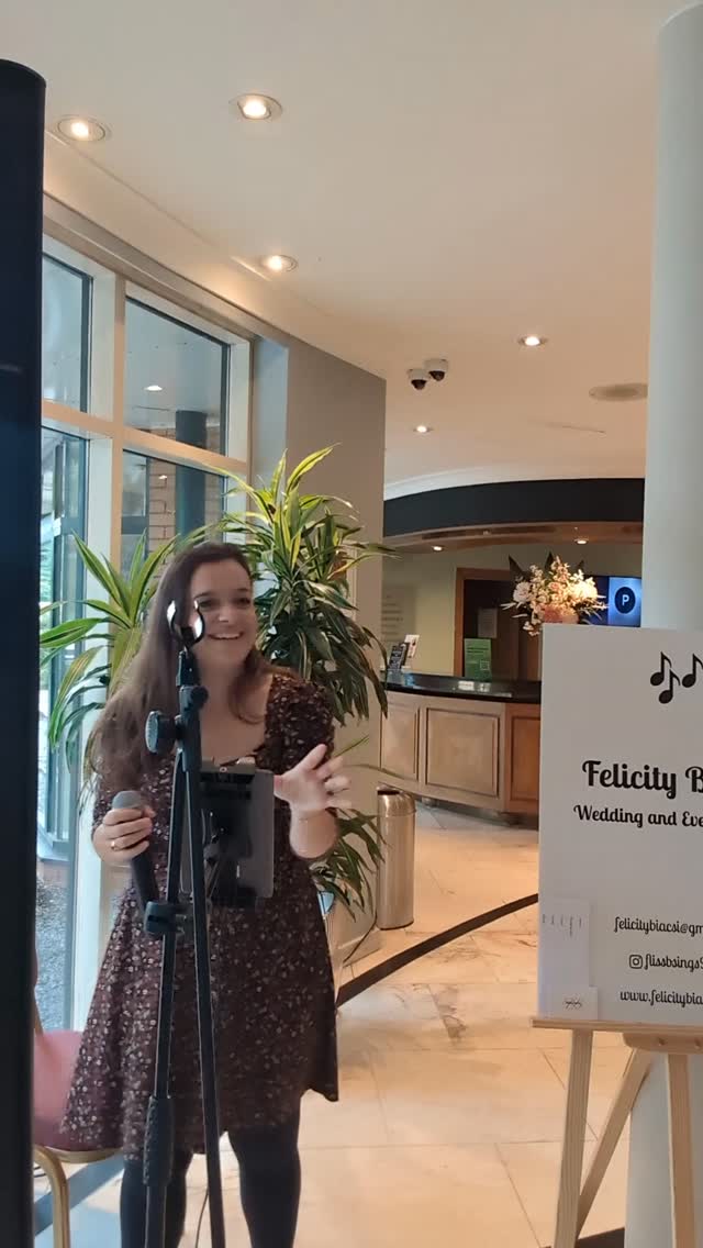 I don't know how many years I've been singing this song, but it's one of the most beautiful, I genuinely never get bored of it. And it's perfect for your aisle walk or first dance! A proper classic and it's definitely on the set list for some of the more laid back sets I've got booked in ❤️
Don't know what I was laughing at before singing, probably something Glen did 😂
#singer #weddingfair #weddingsinger #romance #lovesongs