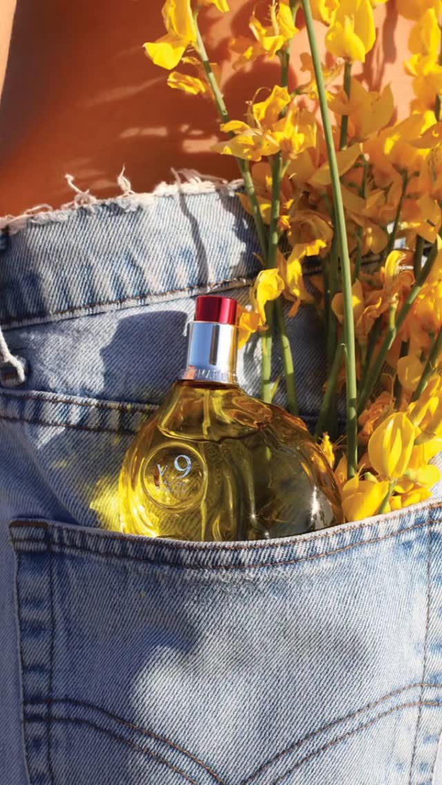 "Il lusso vero non si vede, si sente.â
Omnia Luxury Trade seleziona solo brand capaci di trasformare un gesto quotidiano in unâesperienza sensoriale. Profumi che raccontano storie, skincare che diventa rituale: la nostra missione Ăš diffondere il valore della profumeria artistica e di nicchia in Italia.
đ Benvenuti nel nostro mondo.
#OmniaLuxuryTrade #ProfumeriaArtistica #LuxuryFragrances #NichePerfume #BeautyExperience