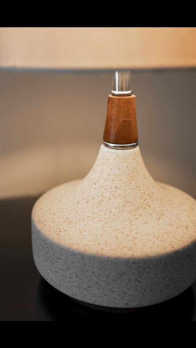 Wirka de mesa
Hueso jaspeado
Visita: www.luzerna.com.mx #luzerna #decoración #diseñomexicano #diseñointerior