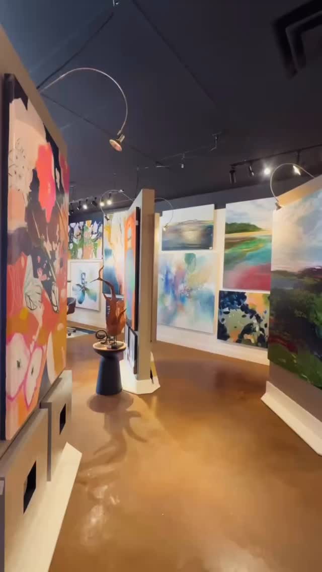 A lovely visit at La Montage this week, our go-to gallery for to the trade art 💫 It’s always fun to play with matting, frames, and finishes, especially when it’s for a very special client project—custom flag framings.
These little projects remind us why we love what we do—the details may be small, but the impact is always big!
#designvisit #artgallery #clientproject #showroom #customframing #interiordesign #dallastx #dallasdesigner #designlifestyles #roomdesign