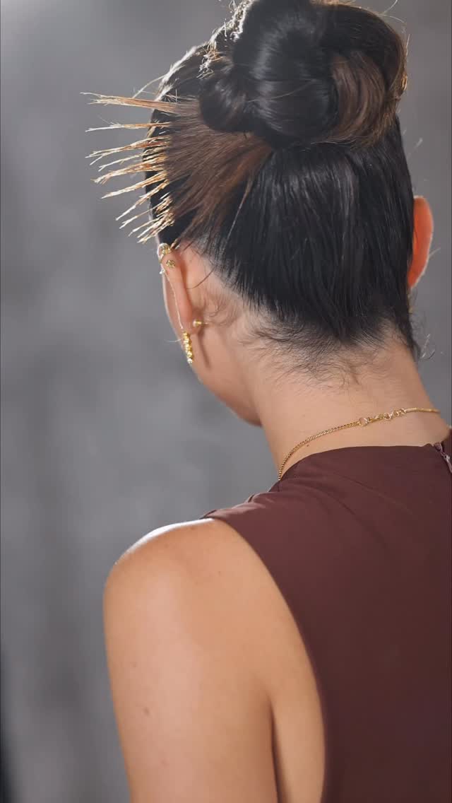 When your makeup whispers elegance💄 & screams confidence. ✨💋 Your transformation starts with one click. ➡️ Book your appointment today!
لما مكياجك يهمس أناقة 💄 ويصرخ ثقة ✨💋
تحوّلك يبدأ بخطوة وحدة..
➡️ احجزي موعدك اليوم!
#grandflorabeautysalonandspa #grandfloraladiessalon #bestsalonindubai
#houseofbeauty #beautyglow #birthdayqueen #birthdayglam #luxurybeauty #beautyaddict #hairmakeup #hairtransformation