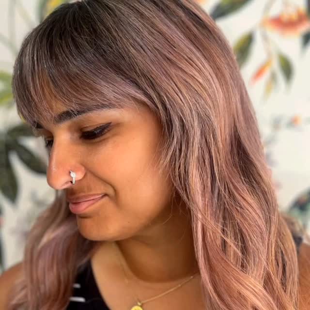 ✨ Soft Pink Balayage ✨
Because colour doesn’t have to be loud to make a statement 💕
This dreamy blend of rose and blush tones is giving major subtle glam vibes.
Would you try a pastel pink refresh this season? 🌸🍁
#SoftBalayage #PinkBalayage #PastelHair #SubtleGlam #HairTransformation #MargauxSalon #LondonHair
