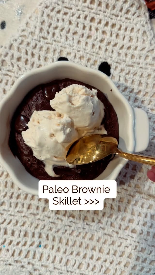 Paleo Brownie Skillet in mini pumpkin Dutch ovens!!
First, these cute little pumpkin Dutch ovens are the Pioneer Woman’s Stoneware 2 Cup Pumpkin Cocotte with Lid linked in my stories!
Here’s the recipe! (Makes 2 mini skillets)
Ingredients:
-1/2 cup @hukitchen chocolate chips
-1/4 cup coconut oil
-1/4 cup cocoa powder (packed)
-1/4 cup coconut sugar or maple sugar
-6 T. pure maple syrup
-1 egg
-1/4 t. Himalayan salt
-1 t. Vanilla extract
-3 T. Extra fine Almond flour (or 2 1/2 teaspoons of coconut flour for nut-free)
-2 T. Arrowroot starch/flour
Directions:
1. Set the oven to 350°F
2. In a medium microwave-safe mixing bowl, melt coconut oil, chocolate chips, and cocoa powder for 2-3 minutes stirring every 30 seconds until fully melted. *If you don’t use a microwave, you can melt on the stove in a small saucepan.
3. Add coconut sugar (or maple sugar) to the bowl, add the maple syrup, and whisk together.
4. Add salt, vanilla, the egg, and whisk together.
5. Add almond flour (or coconut flour), arrowroot starch, and stir until evenly combined.
6. Grease 2 mini oven-safe skillets or 2 mini Dutch ovens (around 6 1/2 inches).
7. Pour and spread half the batter in one skillet and the other half in the other skillet.
8. Bake for 20 minutes. When you touch the tops they should “bounce” like a little trampoline. This could take less than 20 minutes! Every oven is different! Don’t over-bake these or they’ll go dry! Scoop a big slab of @eatfronen ice cream on top while they’re warm and enjoy!