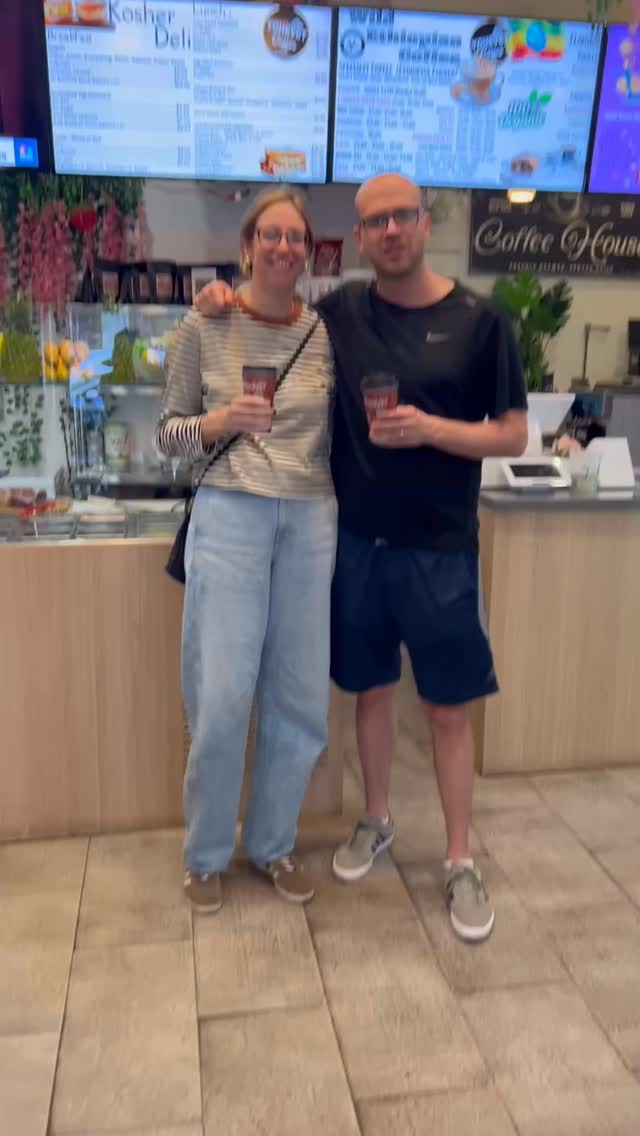 People from Chicago come to enjoy our special Ethiopian coffee and buy our delicious Coffee beans! ☕️ #esspresso #realespresso #ethiopiancoffee #coffee #organicsmoothies #yohevet #nyccoffee #downtownsmoothie #brooklyn #downtownsmoothie #realcoffee #nyceats