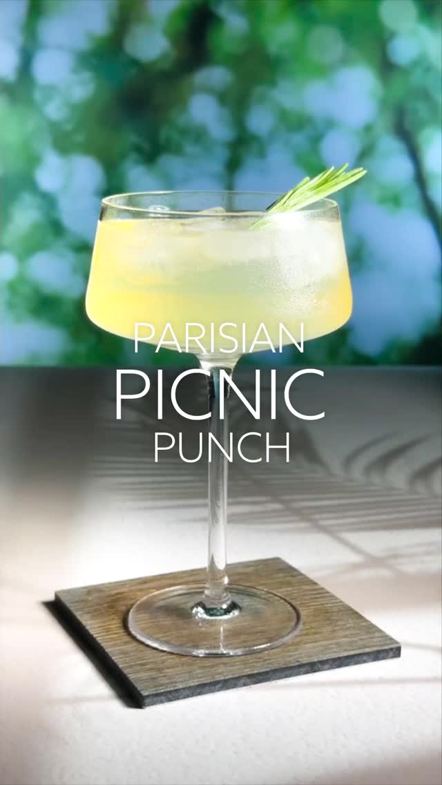 ✨ Parisian Picnic Punch ✨
Light, floral, and sparkling — this sip feels like a Parisian garden party, no passport required 🌿🥂
🌿 You’ll need
– 2 oz pear nectar (or apple juice)
– 1 oz elderflower cordial
– 1 oz gin (or rosemary soda for mocktail)
– Sparkling water to top
– Ice
– Garnish: rosemary sprig
✨ How-to
Shake pear nectar, elderflower cordial, and gin (or substitute) with ice → strain into a glass over fresh ice → top with sparkling water → garnish with rosemary 🌿
Elegant and refreshing — it’s the little mid-week escape we all deserve.
👉 Save this recipe for when you need a lift!
💬 Would you try this with gin or go zero-proof? 👇
#ParisianPunch #FloralDrinks #BrunchCocktail #MocktailRecipe #TheCasualSipper #EasyCocktails #ElegantSips #SparklingDrinks