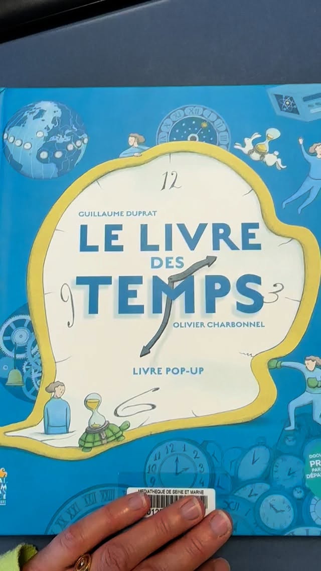 Un pop up doc qui tombe pile poil (à répéter très vite plusieurs fois 😉) pour préparer mon année Graines de Conteurs avec les maternelles qui ont un projet d’école autour du TEMPS.
Une belle découverte à la #mediathequedepartementaledeseineetmarne
#popup #livre #temps #grainesdeconteurs