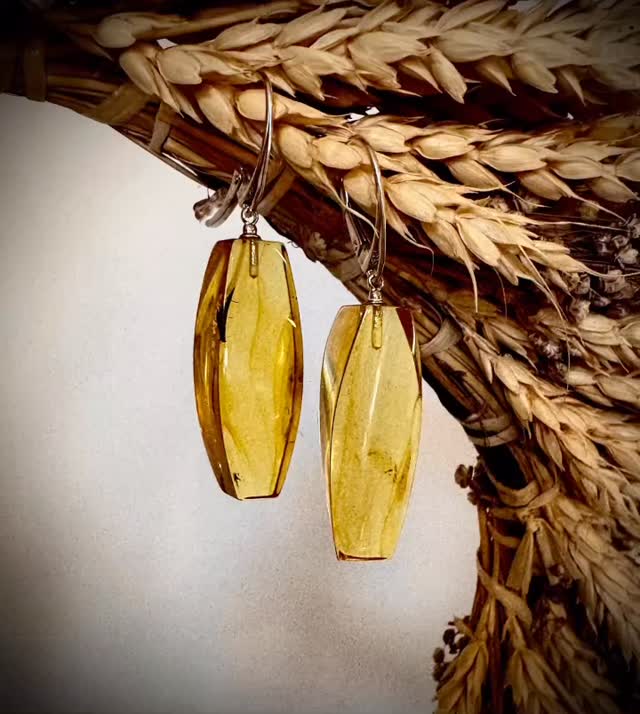 Style variations of our popular amber earrings, bracelets and earrings.
Something caught your eye 👁️ ??
Shop online @ https://www.nordhausshop.com/new-arrivals