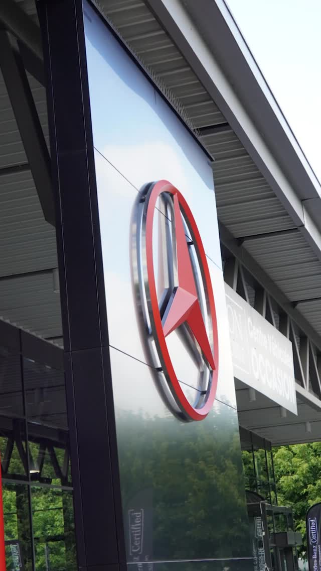 Retour en images sur une soirée inoubliable dédiée au lancement du nouveau Mercedes-Benz CLA. 🚘✨
Élégance, innovation… et une ambiance rouge passion qui a sublimé chaque instant ❤️🍸
Nous sommes ravis d’avoir trinqué avec nos cocktails à ce nouveau véhicule, symbole de style et d’audace.
Un grand merci à notre partenaire @domainedeladiligence , merci à @mercedes_benz_ravon pour leur confiance et à notre vidéaste @aih.prod pour avoir capturer ces moments 🤝✨