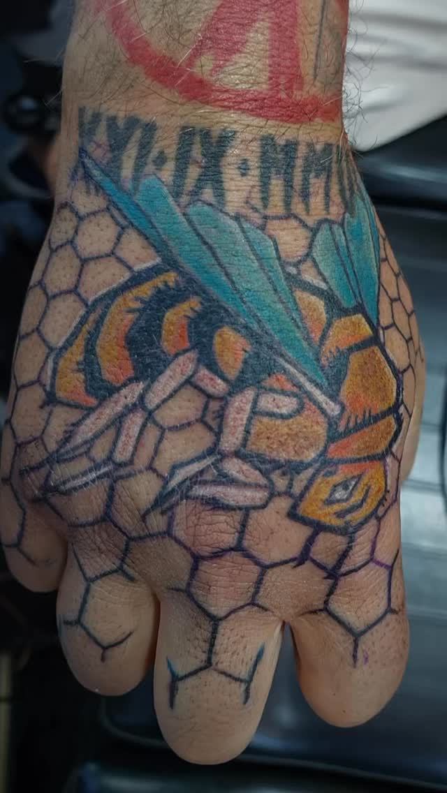 A bee for B 🐝 in Milo's signature style.
B is getting some cool work done in the studio. Thanks for the support, we love having you.
#capetowntattoo #capetowntattooartist #inkstagram #tattoossofinstagram #capetowntourism #capetowntattoostudio #mrluckystattoo #tattooideas #tattoostudionearme