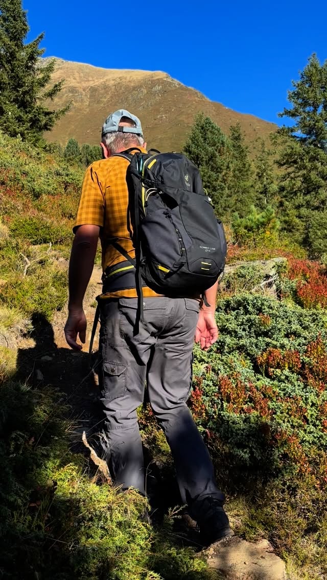 Herbstwanderung in Praxmar - unterwegs mit Seppl 🍂⛰️
#hikingadventures #hike #visittirol #mountain #sports #outdoor #sellraintal #wandern #nature #naturelovers #outdoorlife #alpen #mountains #herbst #golden #goldenerherbst